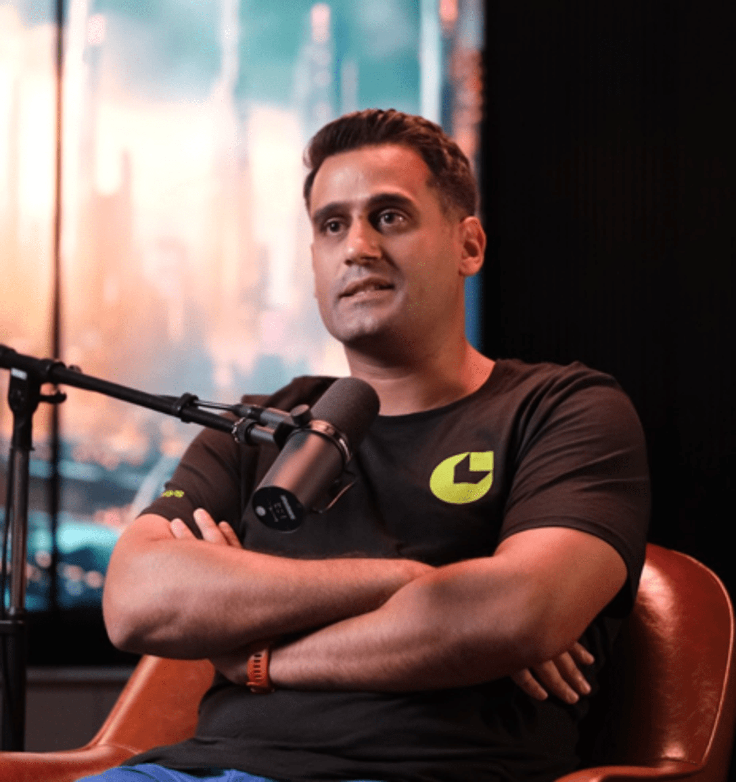 But after turning 30, I started to ask: How long do I have to work? If all goes well, maybe 2-3 more decades. I realized that if I stayed in this industry, I could become the uncle who still sells fax machines today because he didn't upskill or change his domain.